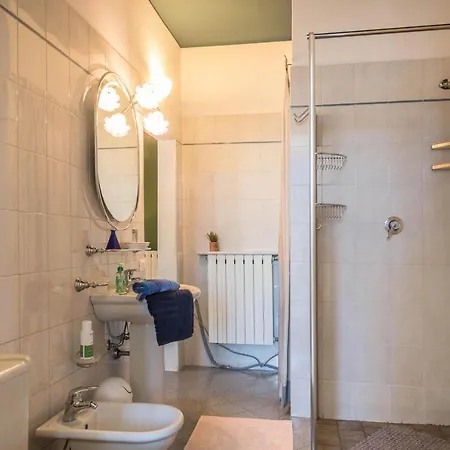 Tinas Yellow Apartment *