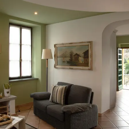 Apartment Tinas Yellow Leggiuno