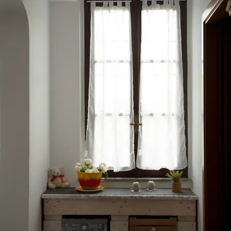 Tinas Yellow Apartment