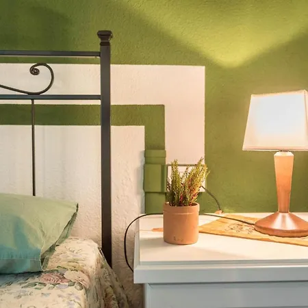 Tinas Yellow Leggiuno