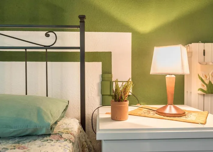 Tinas Yellow Leggiuno