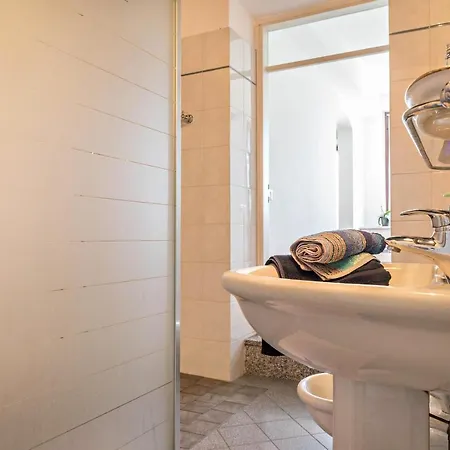 Tinas Yellow Apartman