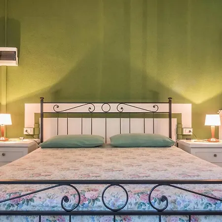 Tinas Yellow Apartman Leggiuno