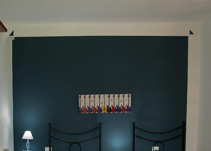 Tinas Yellow Leggiuno